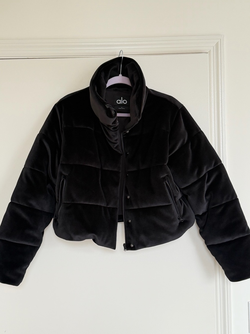 ALO Yoga Black Cropped Corduroy Puffer Jacket